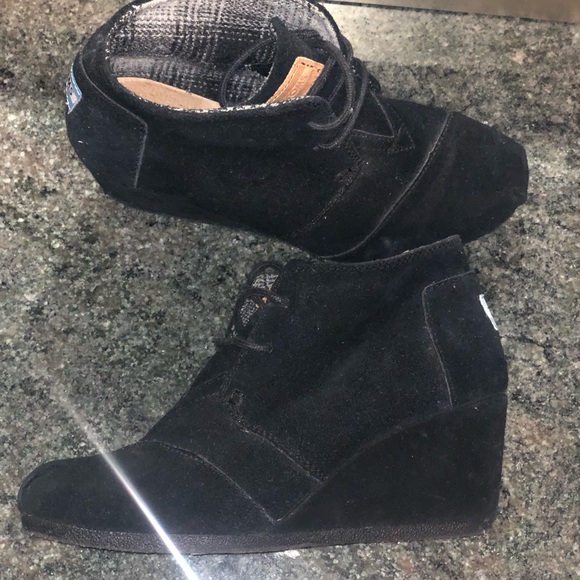 TOMS wedge black booties. Size 7.5 - Picture 3 of 3
